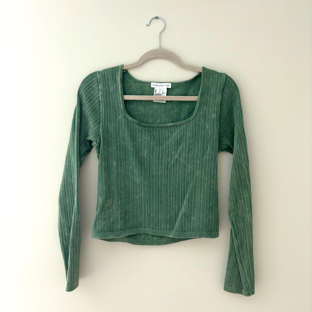Green long sleeve crop top